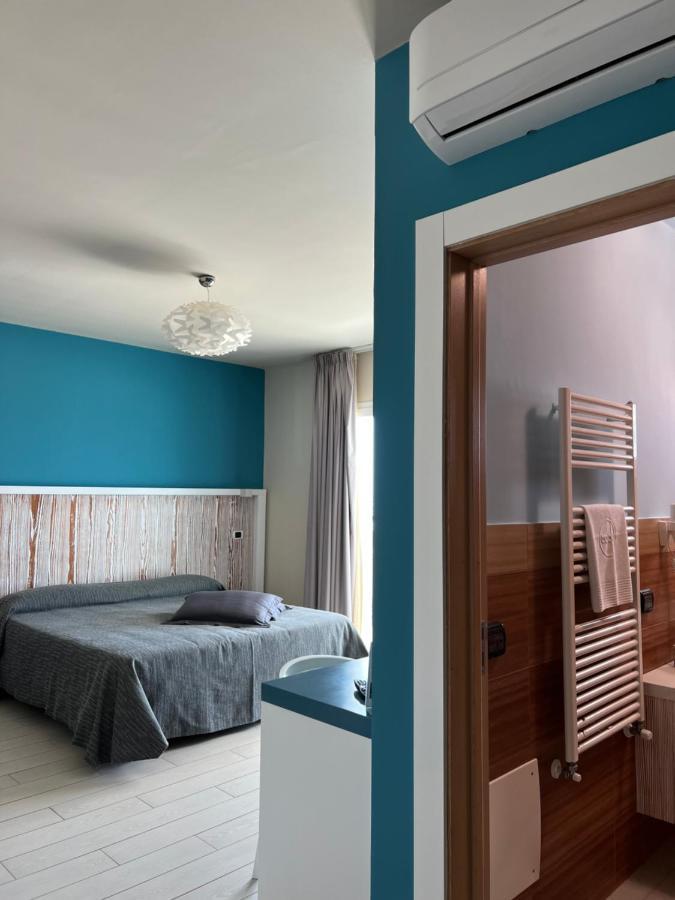 Tabu Hotel 切萨雷奥港 外观 照片