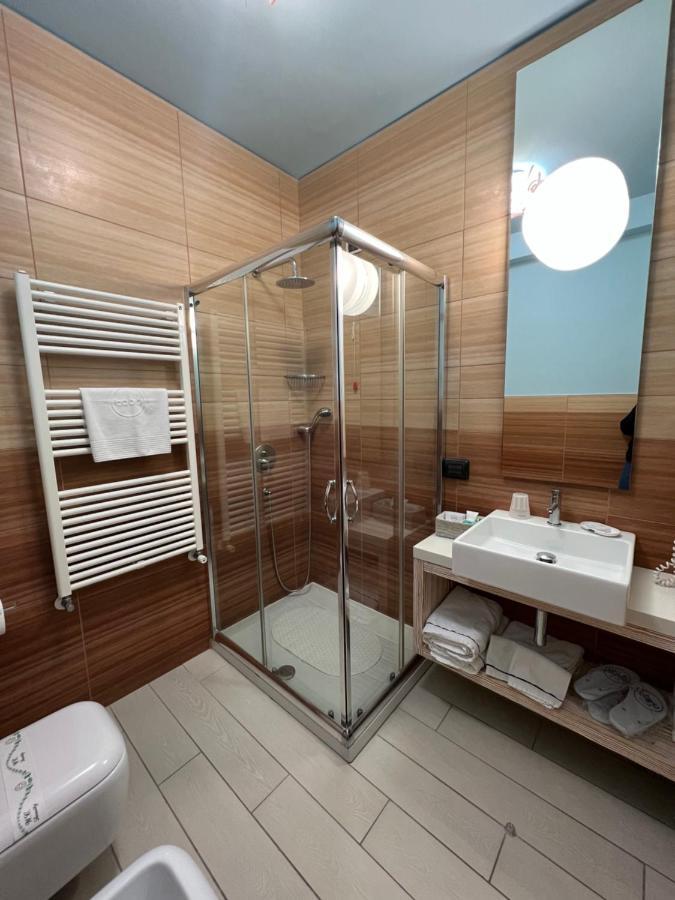 Tabu Hotel 切萨雷奥港 外观 照片
