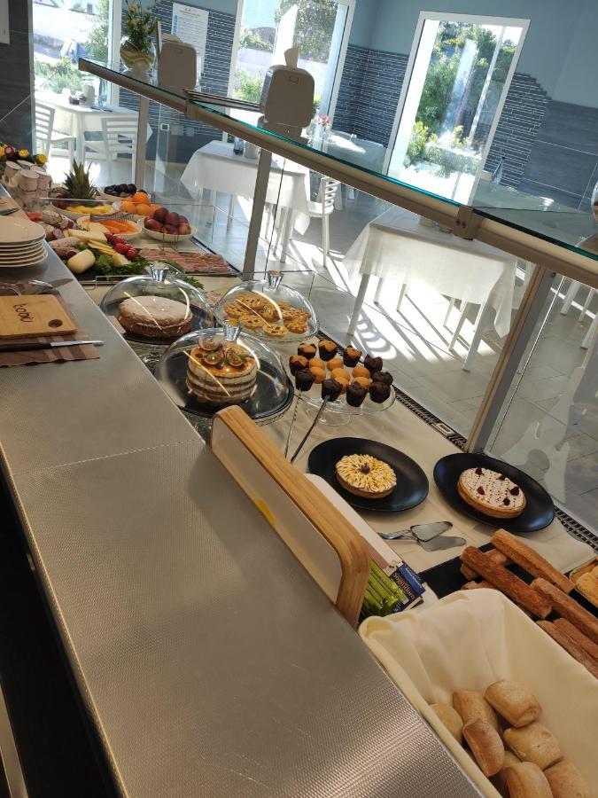 Tabu Hotel 切萨雷奥港 外观 照片