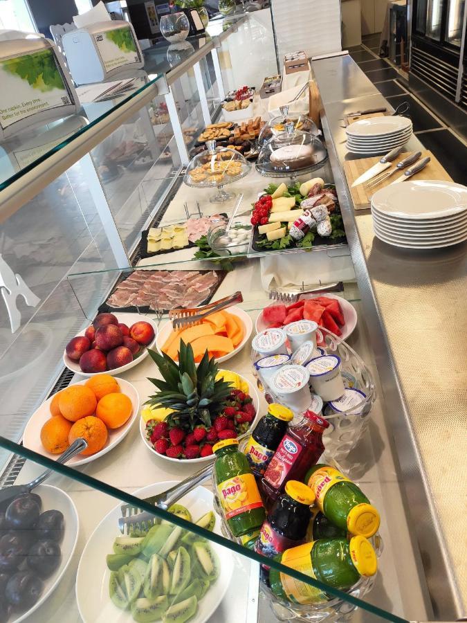 Tabu Hotel 切萨雷奥港 外观 照片
